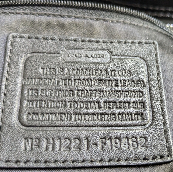 COACH GALLERY EMBOSSED PATENT LEATHER F19462. - Picture 7 of 12